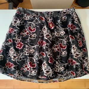 American Eagle Outfitters black floral lined skirt Small / S